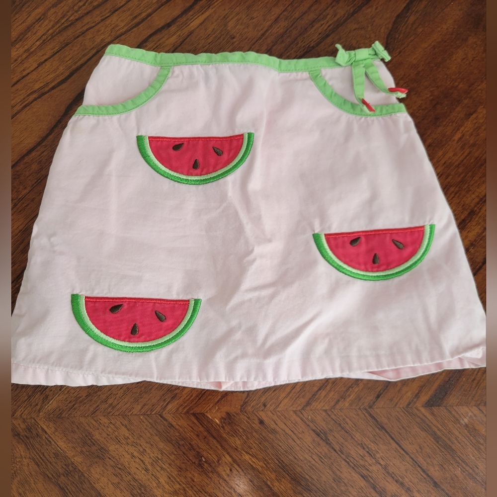Adorable skirt!🍉💕 Size 4T.